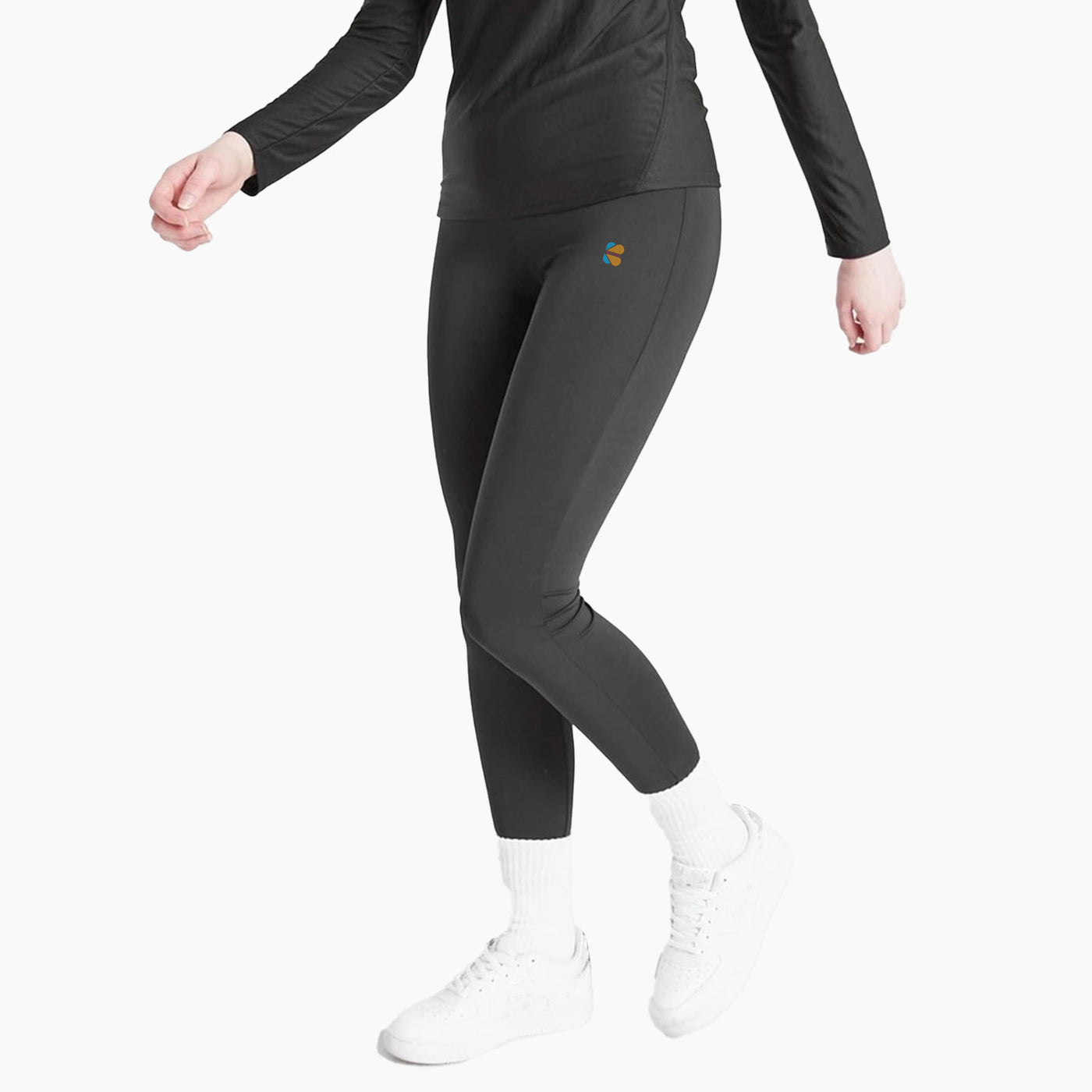 Sekin harakatda tugaydi Mortal Kombat Sonya pichoq